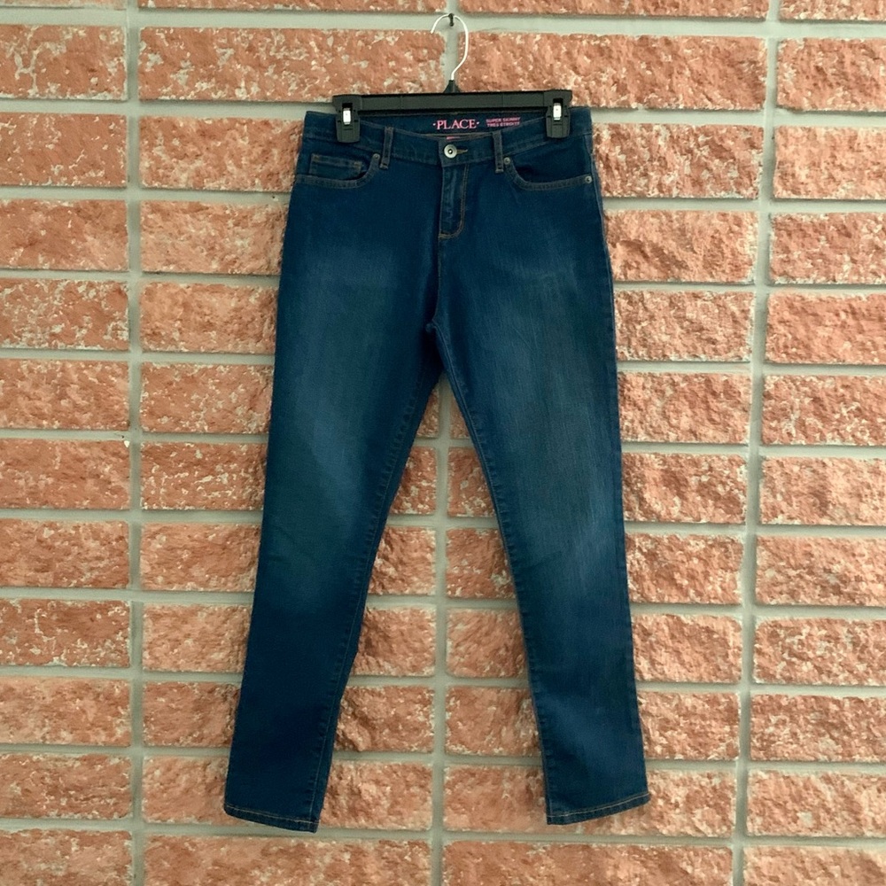Place super skinny jeans